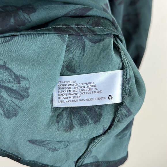 Ava & Viv Woman’s 1X Blouse Long Sleeve Split neck floral button sleeve closure - Picture 6 of 7